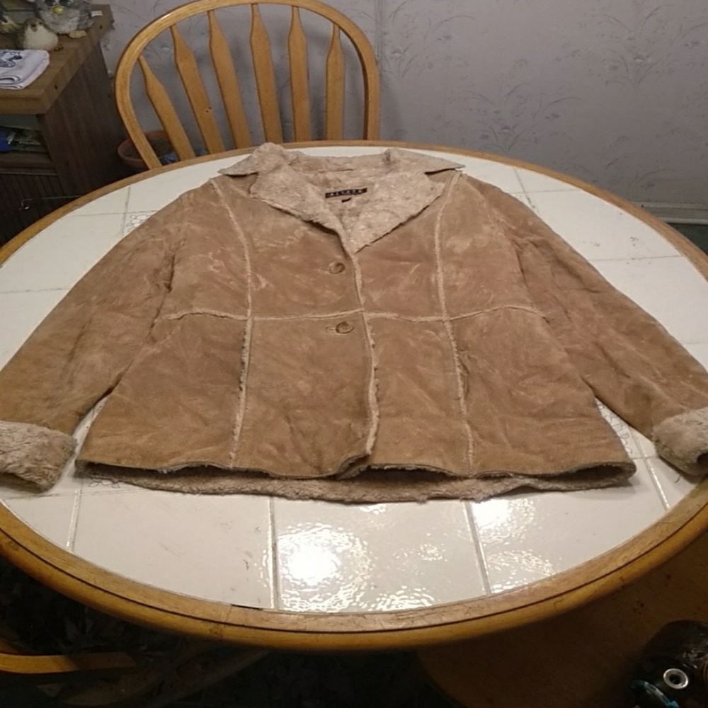 XL suede leather coat lined.    L3